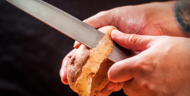 Να γιατί έως σήμερα καθαρίζατε λάθος τις πατάτες σας! (Video) - Media