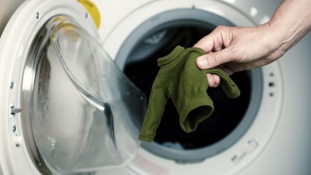 Πώς να επαναφέρετε στο αρχικό του μέγεθος το πουλόβερ που μπήκε στο πλυντήριο! - Media