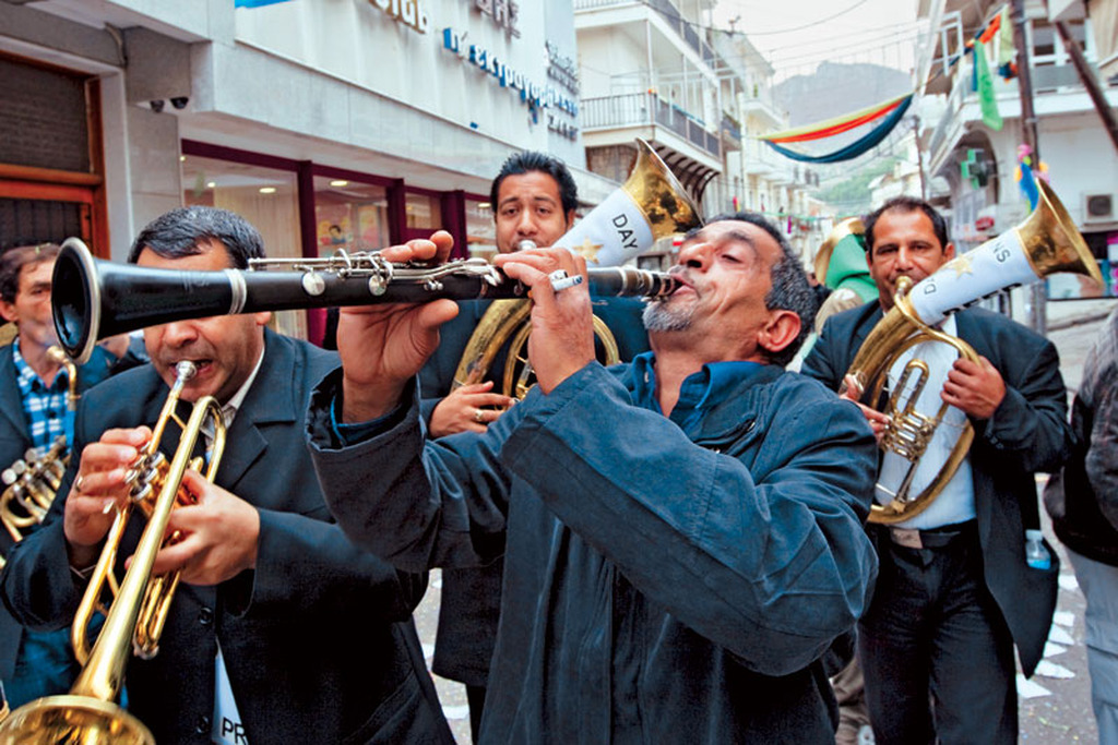 Θεοφάνεια με Ρουγκατσάρια: Ένα αρχαίο έθιμο που διατηρείται ακόμα και σήμερα στη Θεσσαλία - Media