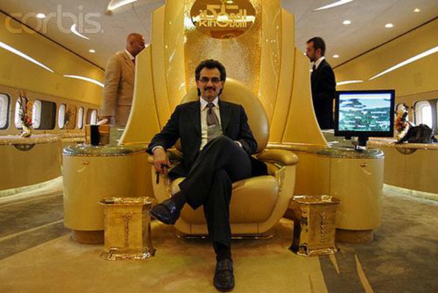 Ο Σαουδάραβας πρίγκιπας Αλουάλιντ μπιν Ταλάλ που κατηγορείται για διαφθορά περιμένει να ελευθερωθεί - Media
