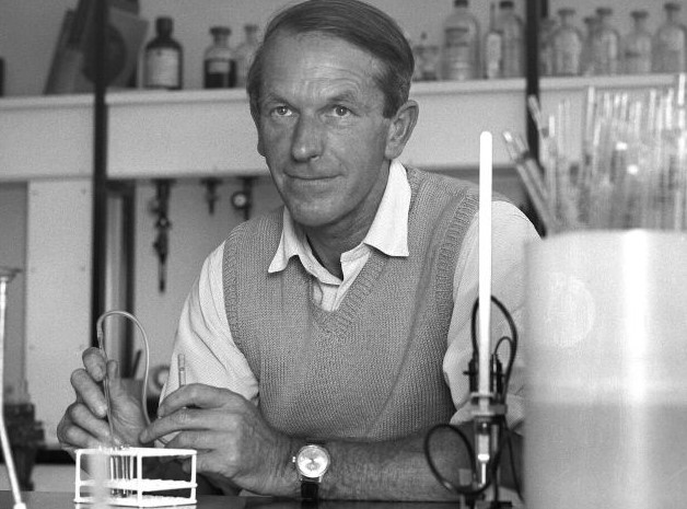 Νομπελίστες καταγγέλλουν τις επιστημονικές δημοσιεύσεις: Ξοδεύουμε ένα δισεκατομμύριο λίρες και παίρνουμε πίσω άρθρα - Media