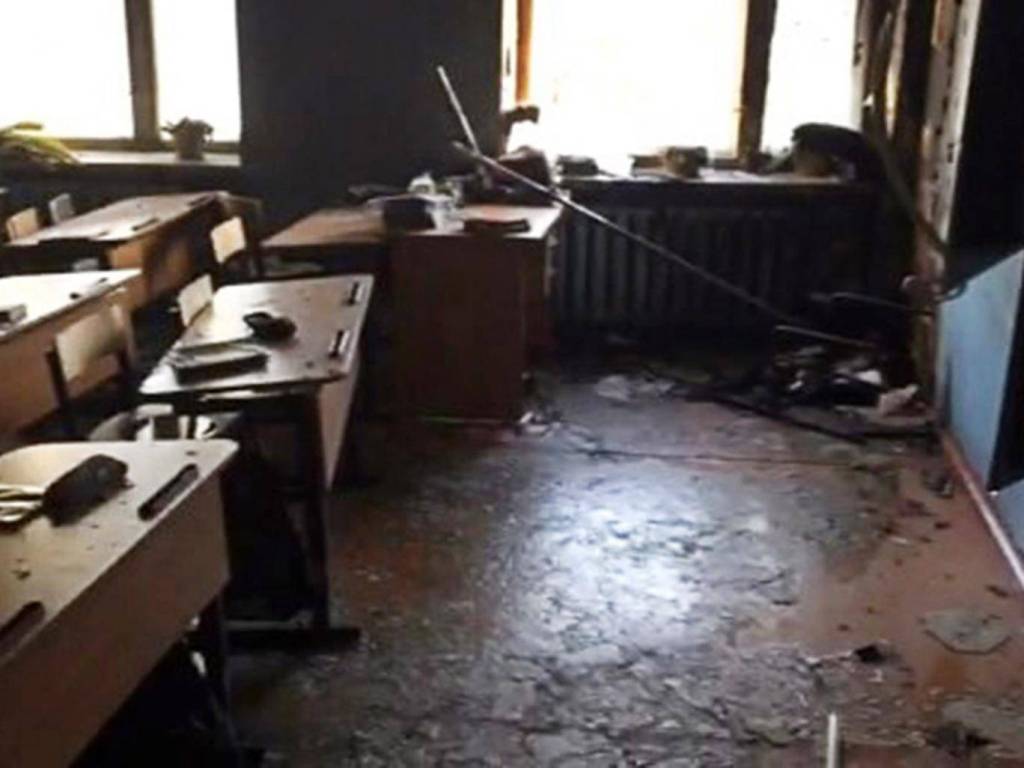 Τρόμος σε σχολείο της Σιβηρίας: Επιτέθηκε με τσεκούρι και μολότοφ σε συμμαθητές του - Τουλάχιστον επτά τραυματίες (Photos-Video) - Media