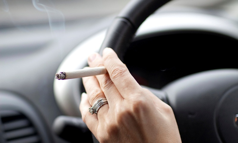 Υπ. Υγείας: Καπνίζεις σε αυτοκίνητο με παιδιά; Τρως πρόστιμο - Media