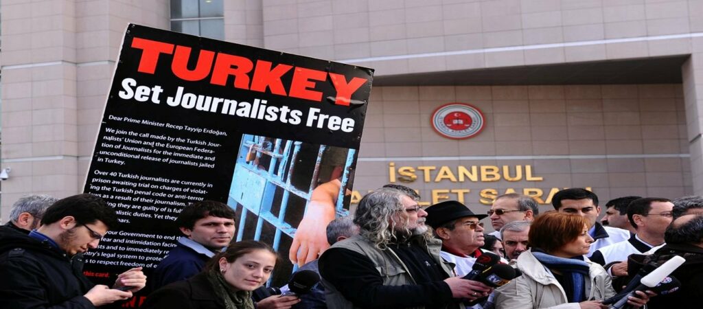 Τουρκία: Άλλους 5 δημοσιογράφους φυλακίζει ο Ερντογάν  για «τρομοκρατική προπαγάνδα»   - Media