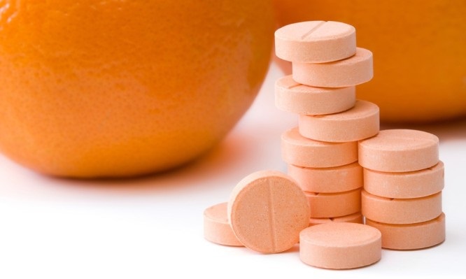 Βιταμίνη C: Με ποιες ασθένειες συνδέεται – Κίνδυνοι – Δοσολογία (Video) - Media
