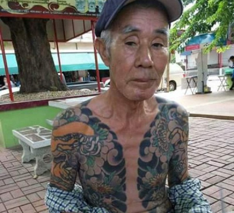 Τα τατουάζ στο γυμνό του στέρνο τον «πρόδωσαν» και η αστυνομία εντόπισε έναν ηλικιωμένο αδίστακτο αρχηγό της Γιακούζα (Photos)  - Media