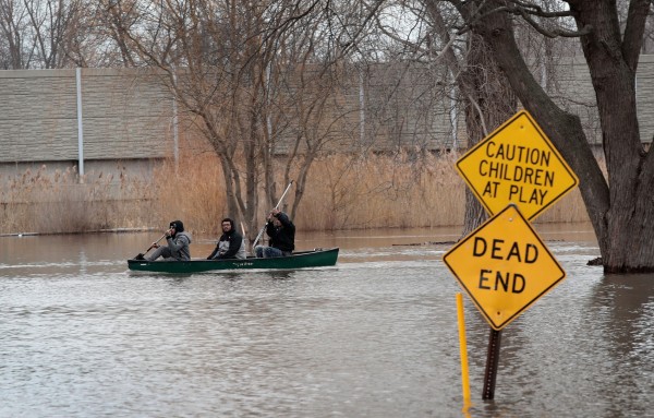 ΗΠΑ: Καταιγίδες και ανεμοστρόβιλοι πλήττουν τις μεσοδυτικές πολιτείες (Video + Photos)  - Media
