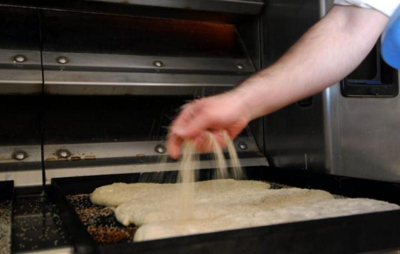 Ιωάννινα: Πιάστηκε το χέρι του στη μηχανή του ψωμιού - Media