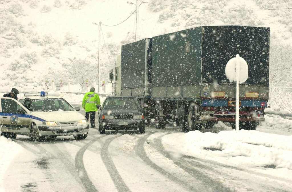 Η «Λητώ» έκοψε στα δύο τη χώρα - Αποκλεισμένες περιοχές, κλειστά σχολεία, καταστροφές (Photos/Video/Xάρτες) - Media