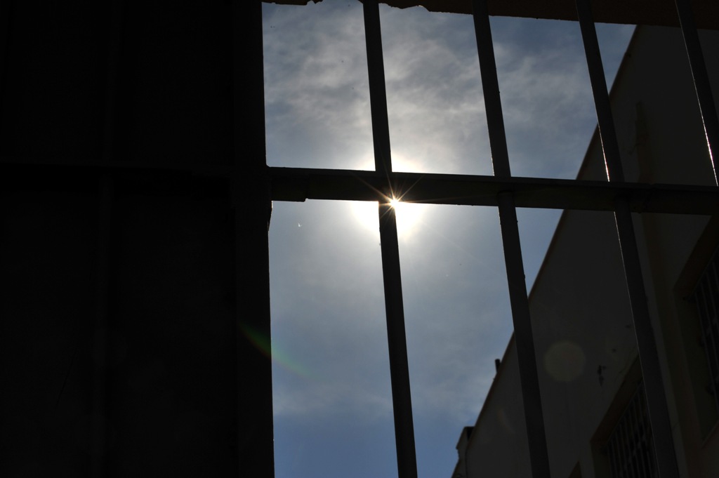 Απαγχονίστηκε με κουβέρτα στο κρατητήριο επειδή δεν είχε έγγραφα - Media