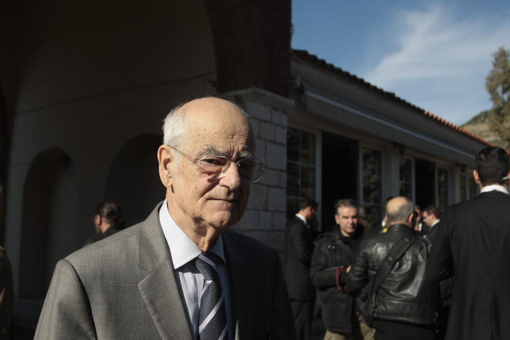 Κακλαμάνης: «Μονά- ζυγά» κερδισμένος θα βγει ο Τσίπρας και το «Ιερατείο» του» - Media