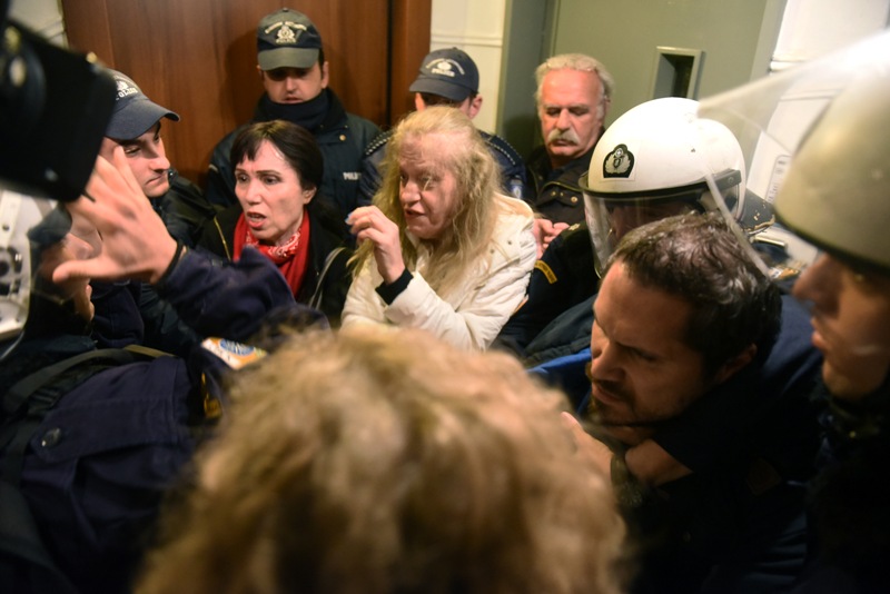 Συμβολαιογράφοι κατά του κινήματος αποτροπής πλειστηριασμών: Διαρρέουν ψευδείς ειδήσεις - Media