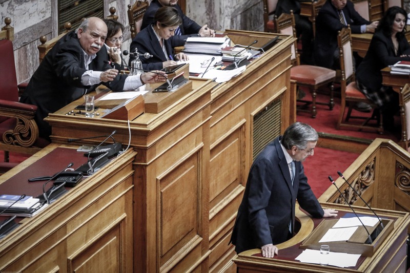 Νεύρα και... βαριές εκφράσεις στη Βουλή: Το... παραχ@@@τε - Media