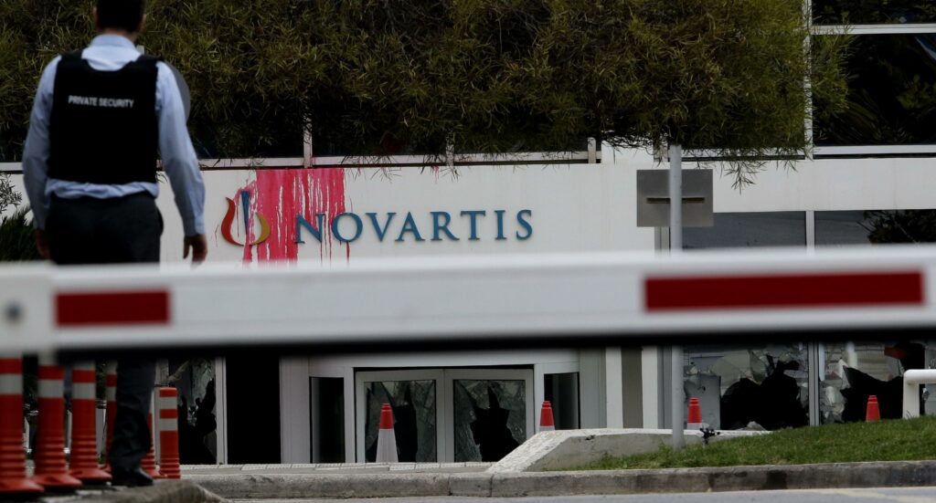 Το βίντεο της επίθεση του Ρουβίκωνα στα γραφεία της Novartis - Media