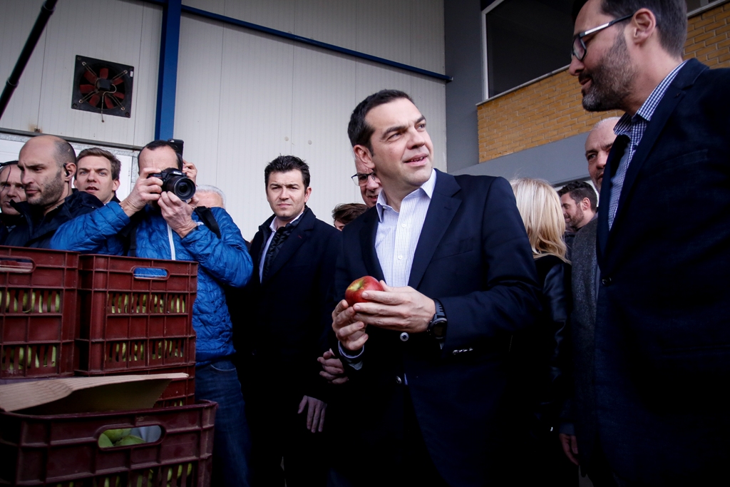 Παραγωγός προς Τσίπρα: Βάλε χέρι και στα σκάνδαλα με τα γεωργικά φάρμακα (Photos) - Media