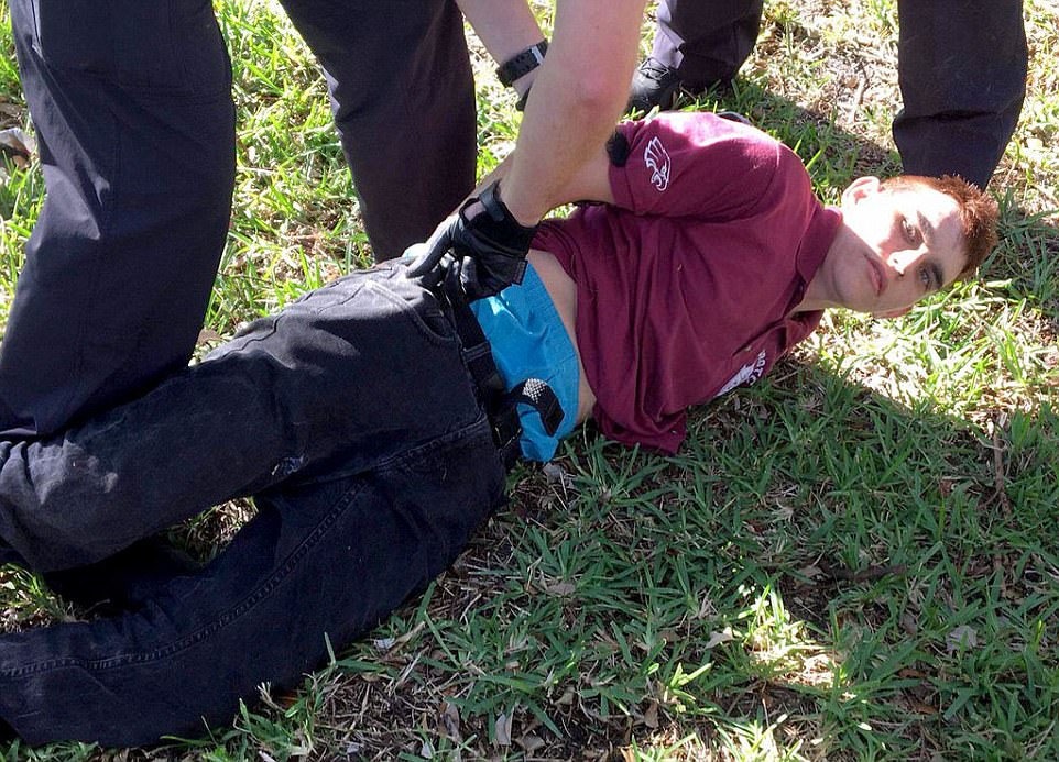 Η στιγμή της σύλληψης του μακελάρη της Φλόριντα (Video) - Media