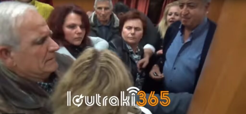 Πιάστηκαν στα χέρια στο δημοτικό συμβούλιο Λουτρακίου (Video) - Media