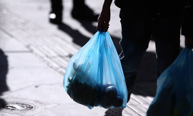 «Έπιασε» το μέτρο για την πλαστική σακούλα – Πολύ μεγάλη μείωση από τον πρώτο μήνα - Media