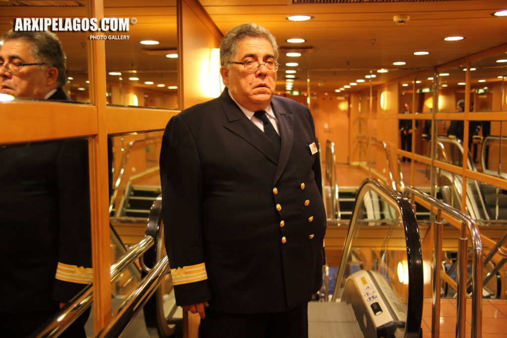 Πέθανε ο Τάσος Κορφιάτης, η φωνή της Blue Star Ferries - Media