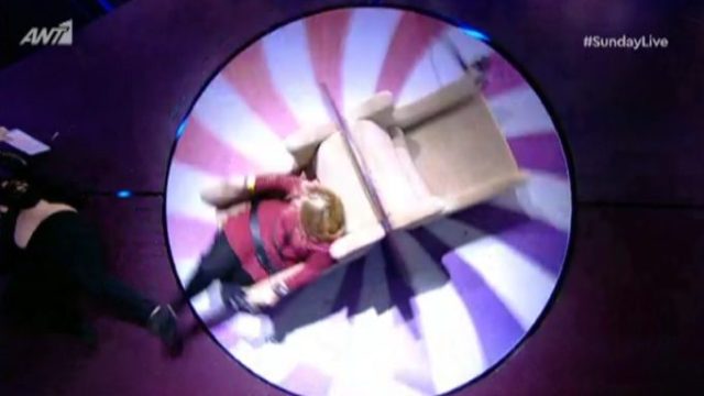 «Πάγωσαν» όλοι με το ατύχημα στο Sunday Live: Παίκτρια εκσφενδονίστηκε στο πάτωμα! (Video) - Media