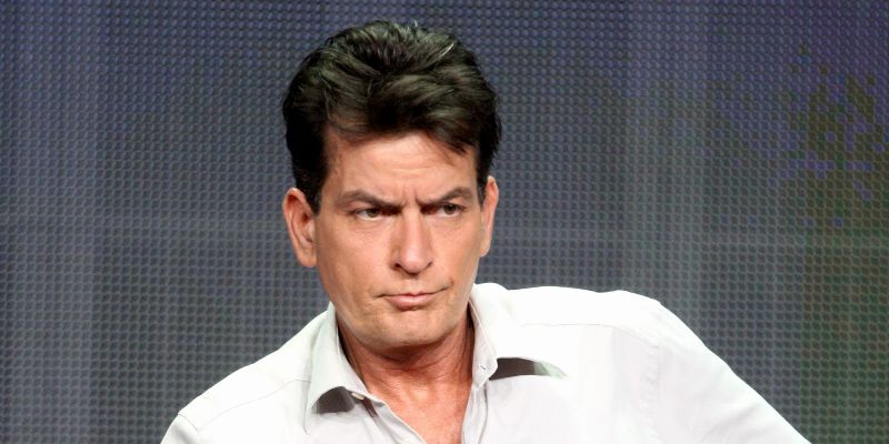 Σοκ και δέος: «Ο Τσάρλι Σιν οργάνωσε δολοφονία», λέει φίλος του ηθοποιού - Media