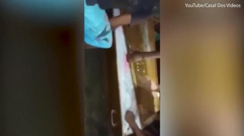 Την έθαψαν ζωντανή: Προσπαθούσε να βγει από το φέρετρο και πέθανε (Video) - Media