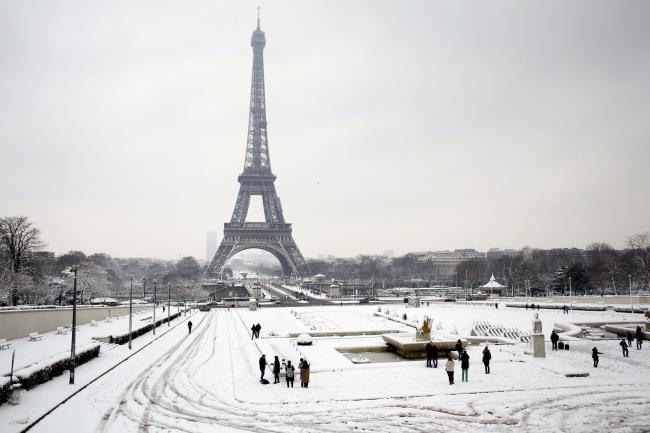 Ο Πύργος του Άιφελ κλείνει λόγω του χιονιού - Media