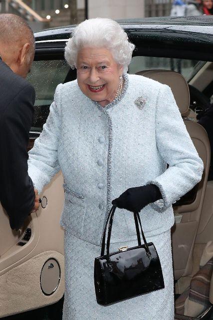 Η βασίλισσα Ελισάβετ ψάχνει οικονόμο και δίνει... απίστευτες παροχές - Τι προσόντα απαιτούνται - Media