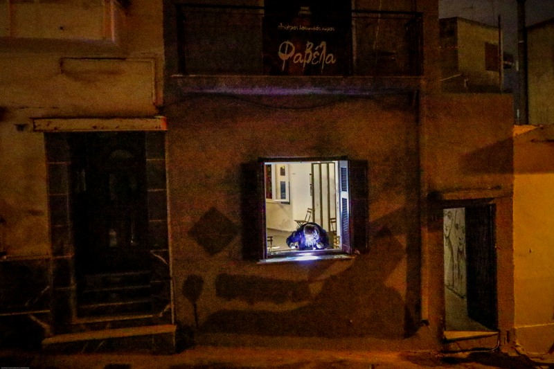 Επίθεση χρυσαυγιτών στη Φαβέλα: Με βαριά κρανιοεγκεφαλική κάκωση η δικηγόρος της οικογένειας Φύσσα - Media