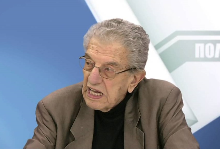 Πέθανε ο καθηγητής Βασίλης Φίλιας - Media