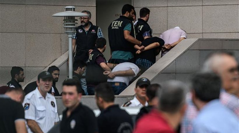 Der Spiegel: Άσυλο σε τέσσερις Tούρκους στρατιωτικούς χορήγησαν οι γερμανικές αρχές - Media