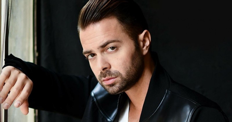 Συγκινεί ο Ηλίας Βρεττός – Η φωτογραφία μέσα από το νοσοκομείο - Media