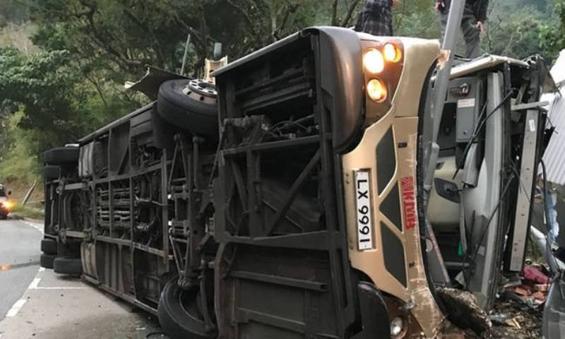 Χονγκ Κονγκ: Τουλάχιστον 19 νεκροί και περισσότεροι από 40 τραυματίες από ανατροπή διώροφου λεωφορείου - Media