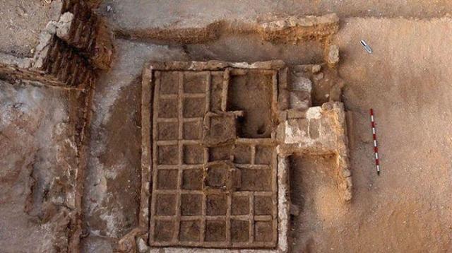 Σπουδαίο αρχαιολογικό εύρημα: Ανακάλυψαν τάφο 4.400 χρόνων κοντά στις πυραμίδες της Γκίζας  - Media