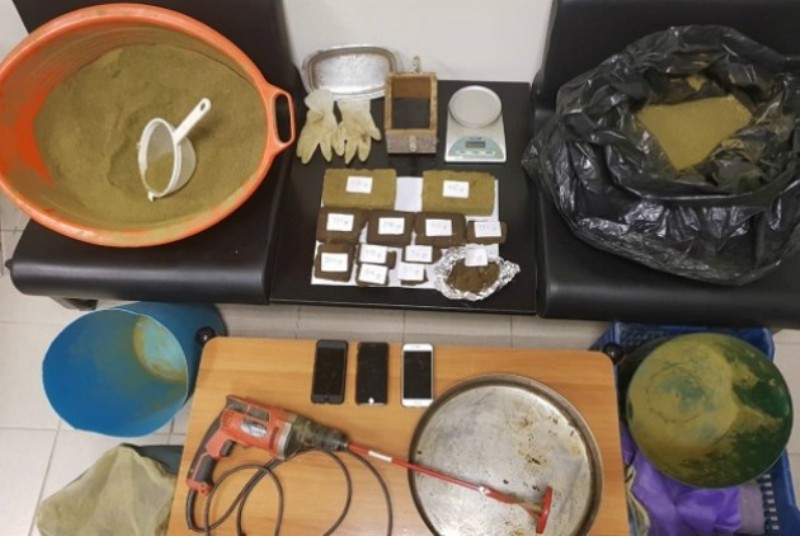 Κρήτη: Διατηρούσαν εργαστήριο παρασκευής ναρκωτικών μέσα σε… καφενείο - Media