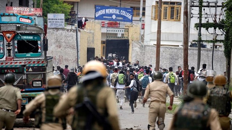 Ανταλλαγή πυρών μεταξύ Πακιστάν και Ινδίας στο Κασμίρ - Εκατοντάδες εγκατέλειψαν τα σπίτια τους - Media