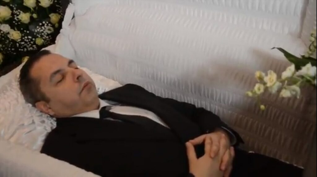 Θεσσαλονίκη: Αυτή είναι η διαφήμιση γραφείου τελετών που κάνει πάταγο – Το σενάριο και οι φράσεις κλειδιά - Media