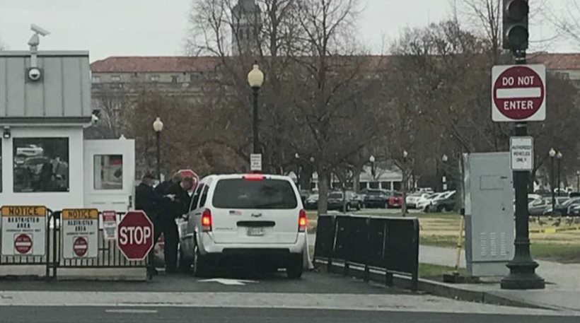 Αυτοκίνητο έπεσε στον φράχτη ασφαλείας του Λευκού Οίκου - Συνελήφθη η γυναίκα που το οδηγούσε - Media