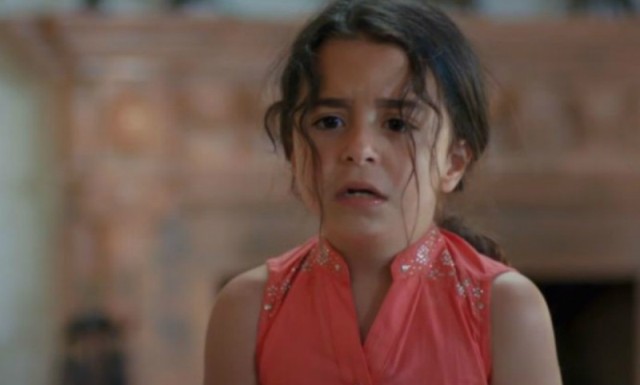 Βραβείο για τη μικρή Μελέκ από το Anne: Το «ατύχημα» αμέσως μετά την απονομή - Media