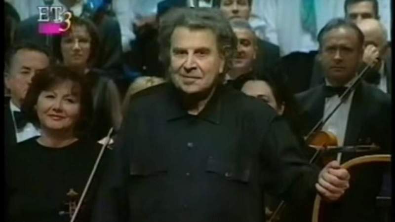 Όταν ο Μίκης Θεοδωράκης έδινε συναυλία φιλίας στα Σκόπια (Video) - Media