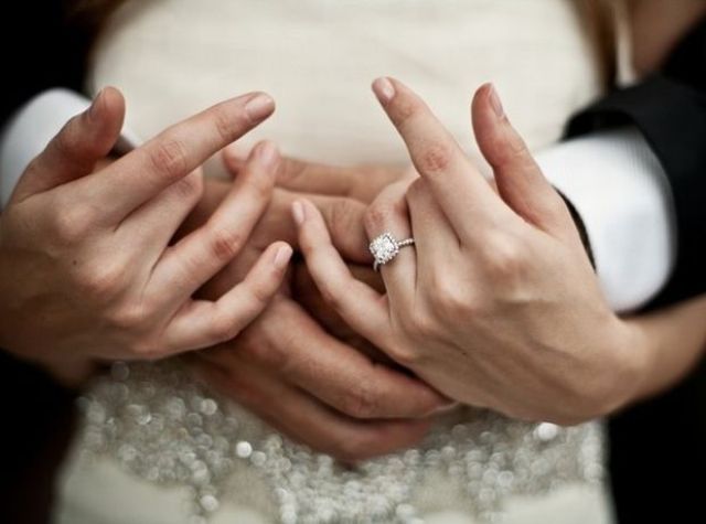 «Μου έκανε πρόταση γάμου, πήρα το δαχτυλίδι και του είπα όχι» (Video) - Media