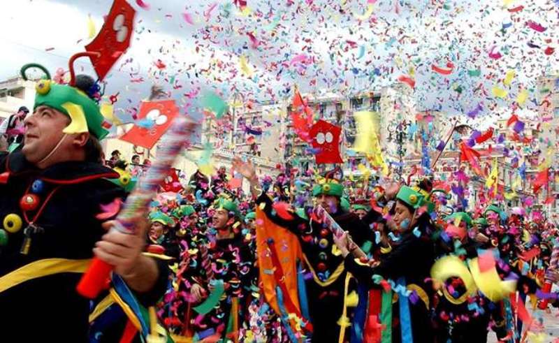 Πάτρα: Πέντε ώρες διήρκεσε η μεγάλη καρναβαλική παρέλαση με τους 30.000 καρναβαλιστές και τα εντυπωσιακά άρματα - Media