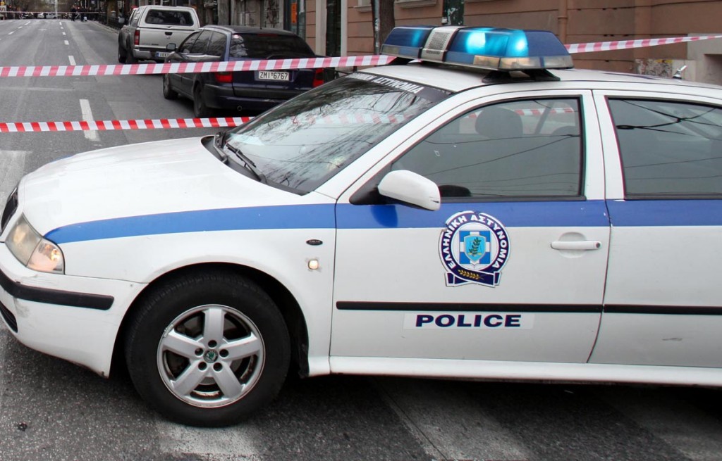 Ένοπλος κυκλοφορεί στον Πειραιά - Αστυνομικοί τον αναζητούν - Media