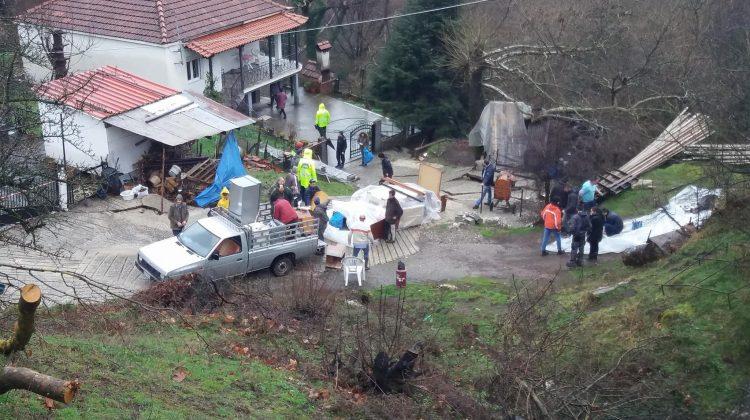 Σε απόγνωση οι κάτοικοι που το βουνό «κατάπιε» τα σπίτια τους - Σε κατάσταση έκτακτης ανάγκης ο δήμος Πύλης - Media