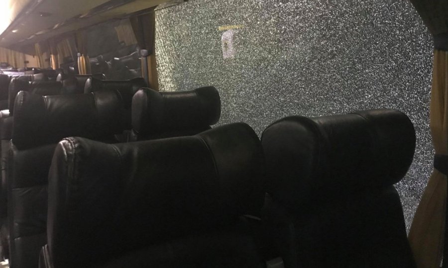 Eπίθεση σε πούλμαν με οπαδούς της ΑΕΚ στο Κίεβο! - Media