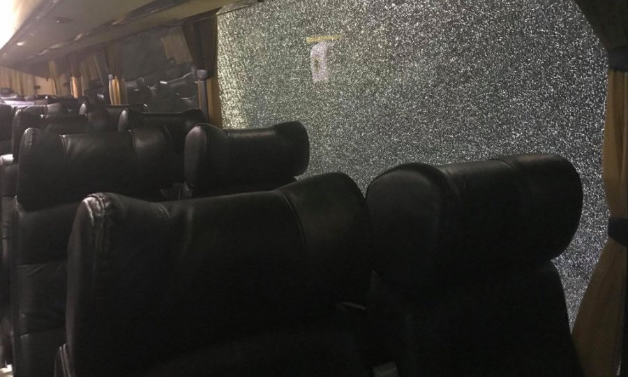 Eπίθεση σε πούλμαν με οπαδούς της ΑΕΚ στο Κίεβο! - Media