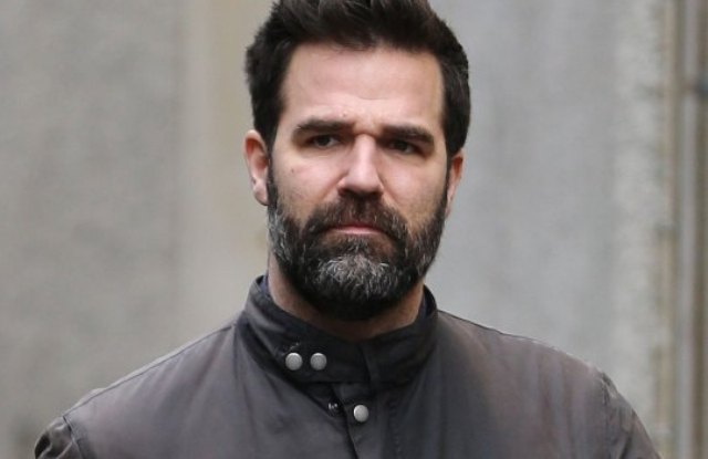 Συντετριμμένος ο Rob Delaney: «Ο δυόμισι ετών γιος μου πέθανε από καρκίνο» - Media