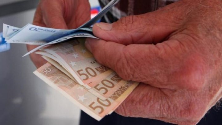 Πότε πληρώνονται οι συντάξεις Μαρτίου λόγω του «κουτσουρεμένου» Φεβρουαρίου - Media