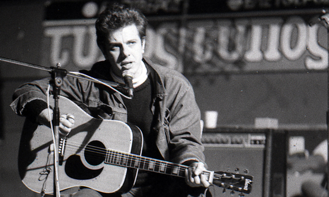 «Να Μ’ Αγαπάς»: Για ποια γράφτηκε ένα από τα ομορφότερα τραγούδια του Σιδηρόπουλου  - Αποκάλυψη 39 χρόνια μετά  - Media