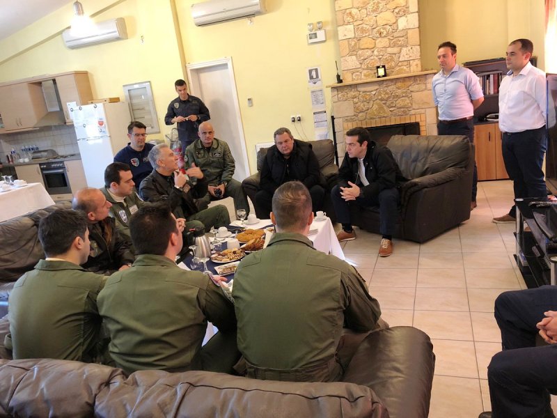 Στην 135 Σμηναρχία Μάχης Τσίπρας και Καμμένος - Media